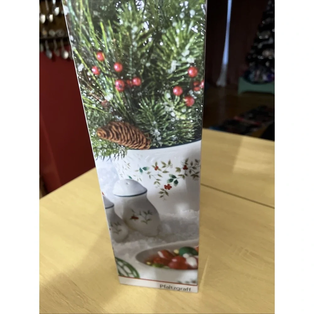 Pfaltzgraff Winterberry Metal Snowman Wine Bottle Holder & Box Christmas Holiday